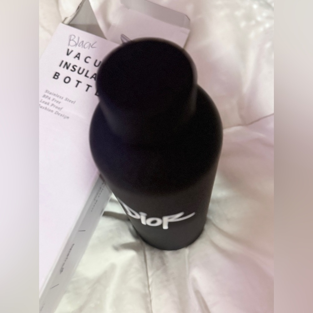 Authentic Dior Matte Black vacuume insulated bottle 16oz. New and unused - Picture 2 of 2